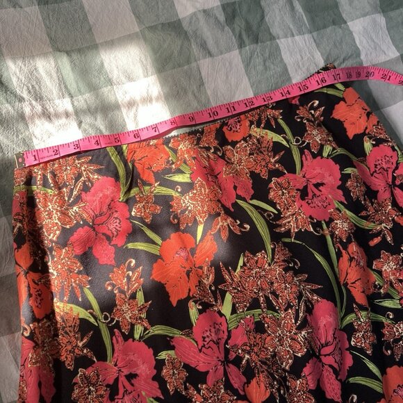 Y2K Croft & Barrow Midi Skirt Womens 18 Linen Black Red Floral Hibiscus Flared - Picture 6 of 8